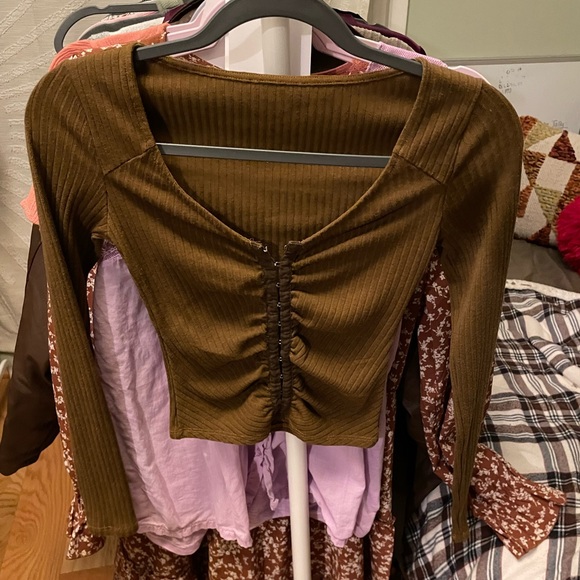 Garage Crop Top - Picture 2 of 3